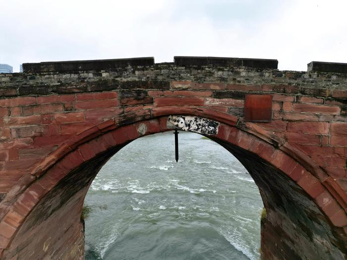 成都“古桥悬?！本?00多年仍完好保留