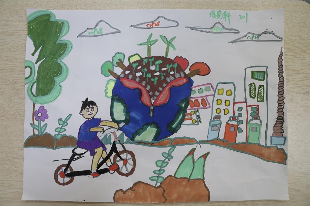 《绿色出行，红色出行》 何易轩 9岁