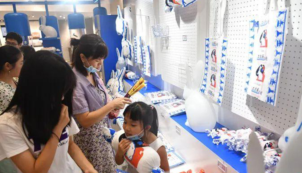 国潮俘获“Z世代”，中国人审美旨趣向内看<div   id=