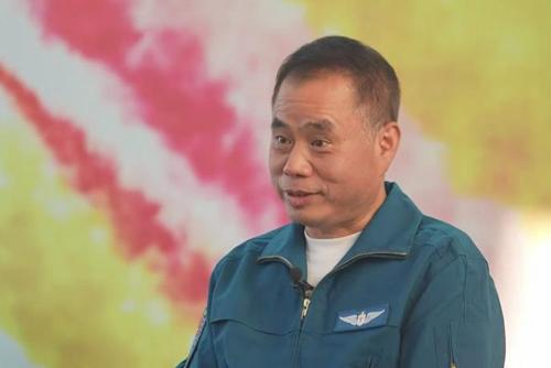 歼-15首飞前夜，他们为何要请试飞员吃饭？