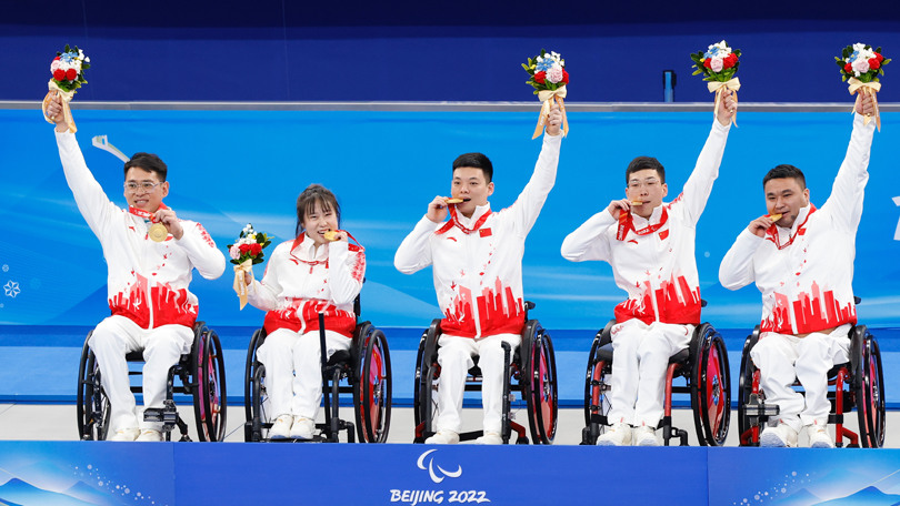 轮椅冰壶金牌赛：中国队夺冠