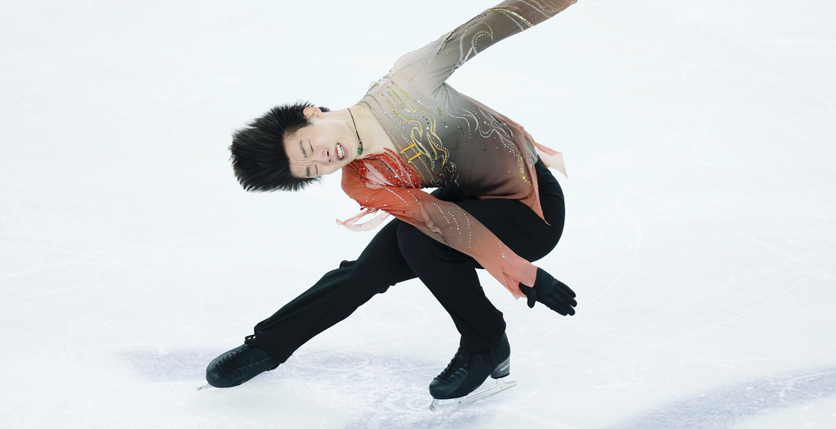 亚冬会花样滑冰男子个人滑自由滑比赛举行
