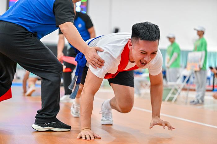 “大象拔河”！一场力与技的较量