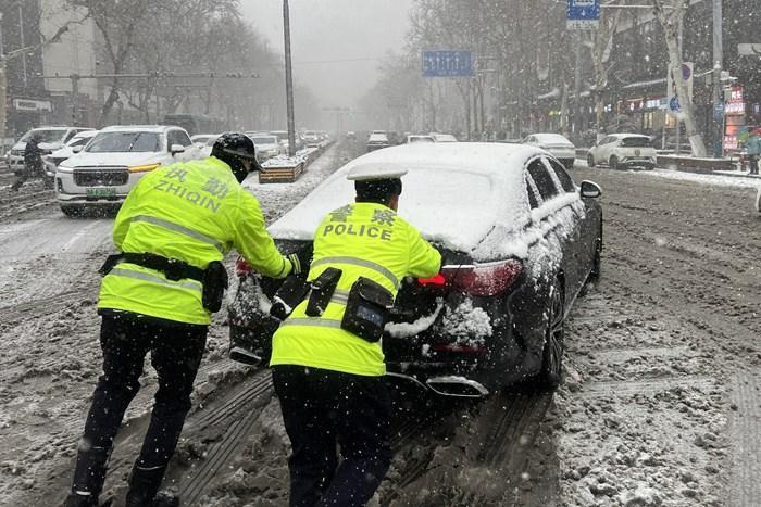 积雪深度超15厘米！济南发布暴雪红色预警