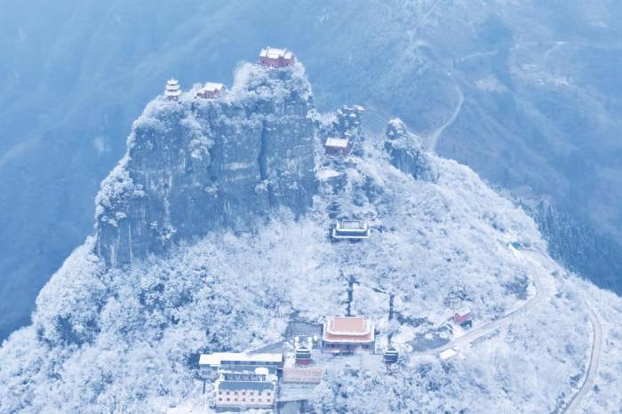 湖北“中武当”：古建披银甲 冰雪作丹青